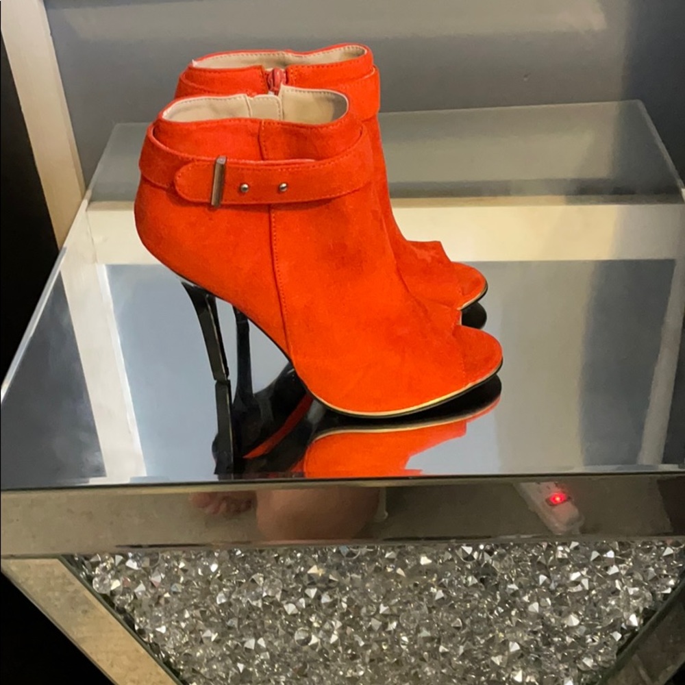 4-5” Orange with gold trim high heels